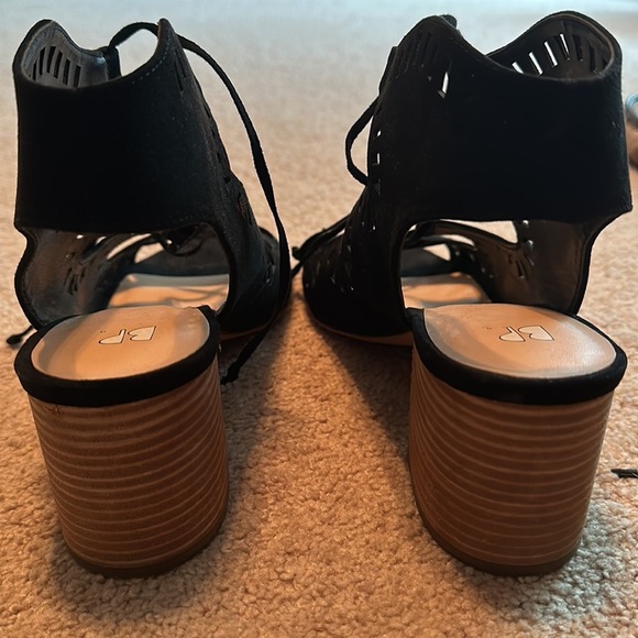 BP strappy black 1 1/2 inch block heel sandal size 10 women’s - Picture 3 of 4